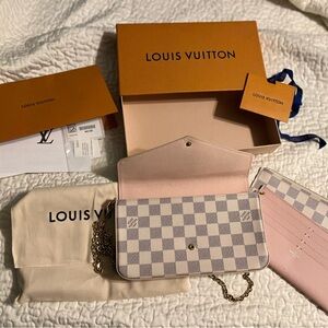 Louis Vuitton Purse - great condition. Comes with papers, and box